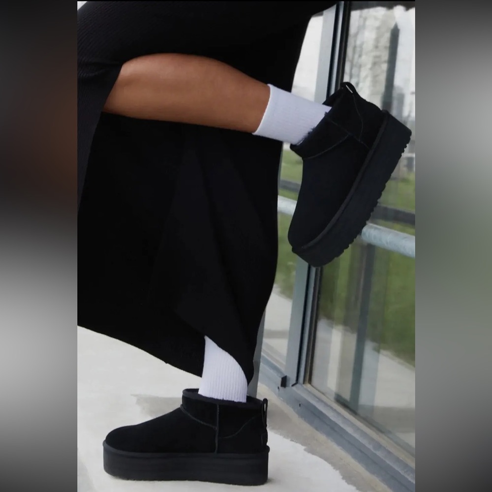 FABULOUS LIGHT SLIP ON LOW ANKLE BOOTS IN BLACK FAUX FUR - Picture 5 of 5